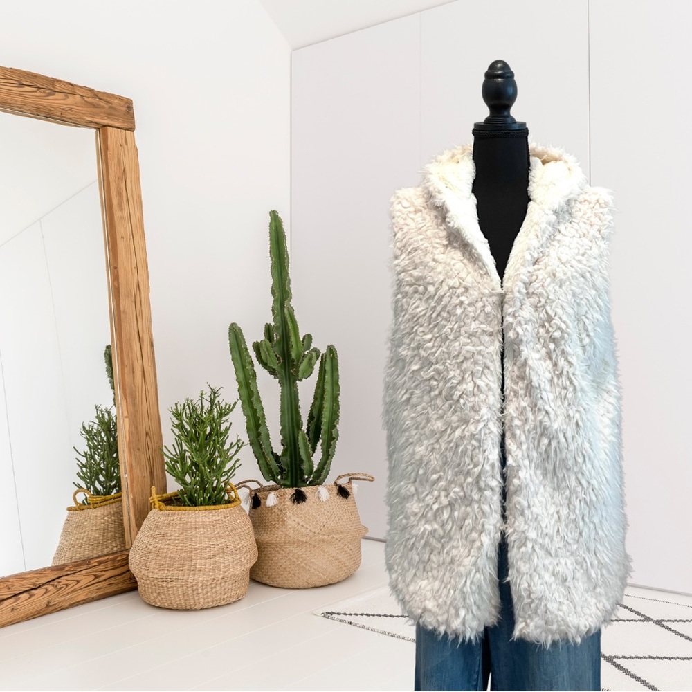 Code Sleeveless Faux Fur Hooded Jacket Vest